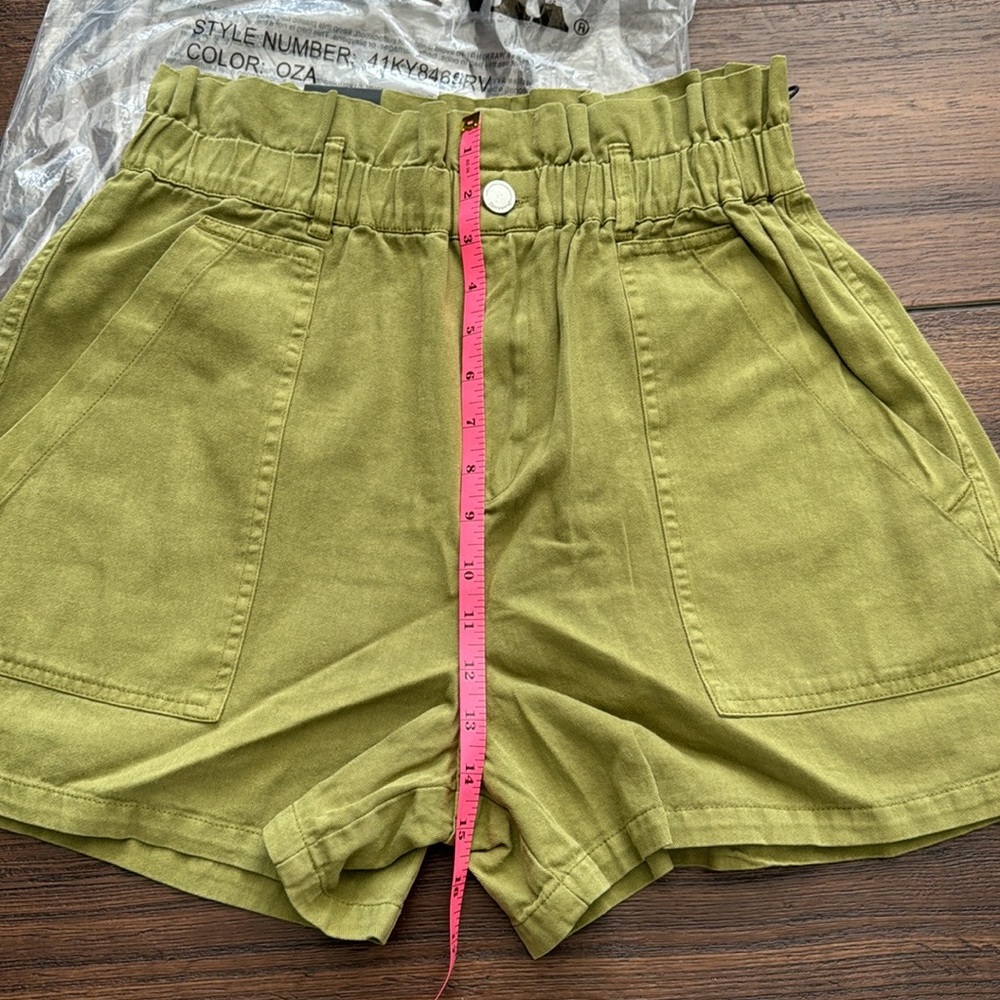 Blank NYC NWT Out of Office High Waisted Olive Green Shorts in 100% Cotton. - Picture 6 of 10